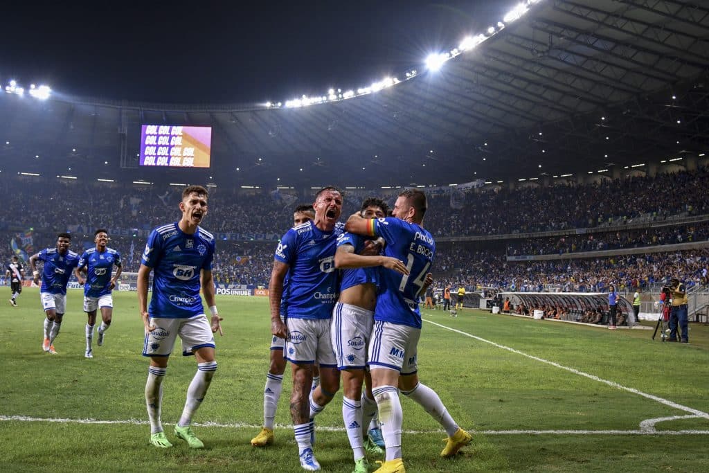 Após uma campanha histórica, Cruzeiro volta à Série A
