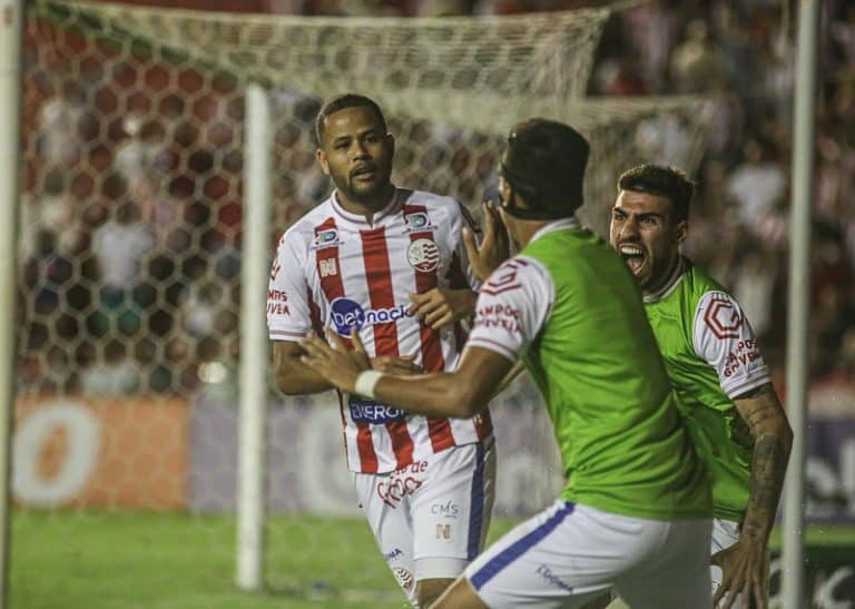 Náutico vence Ituano
