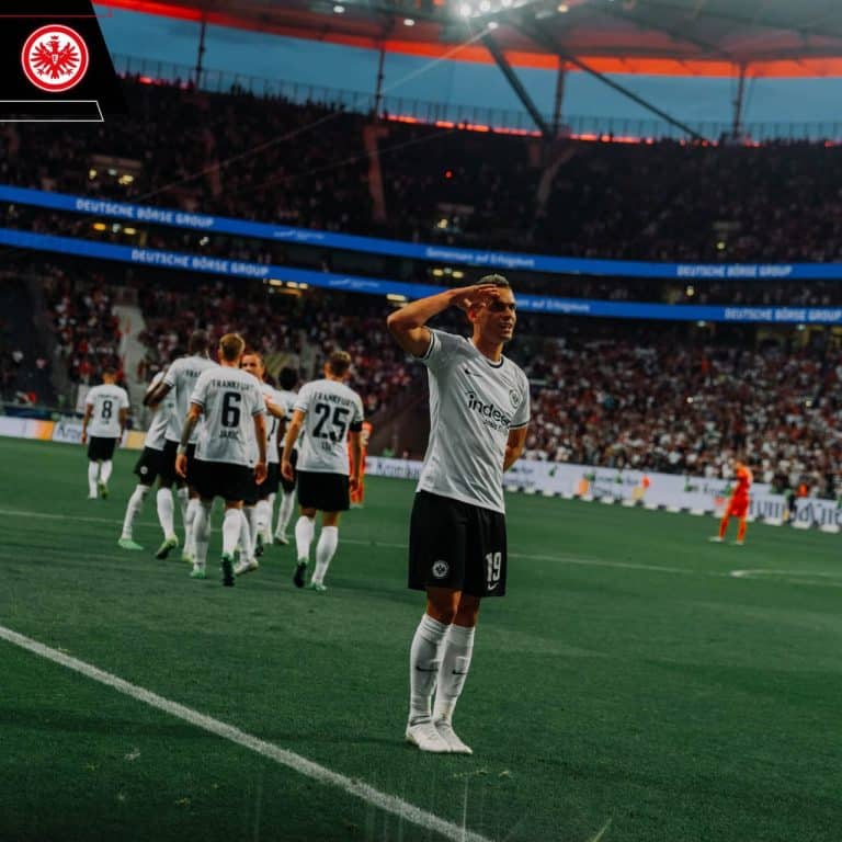 Eintracht Frankfurt vence RB Leipzig