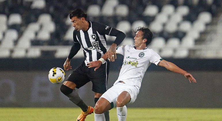 Goiás x Botafogo: onde assistir ao vivo, horário e escalações