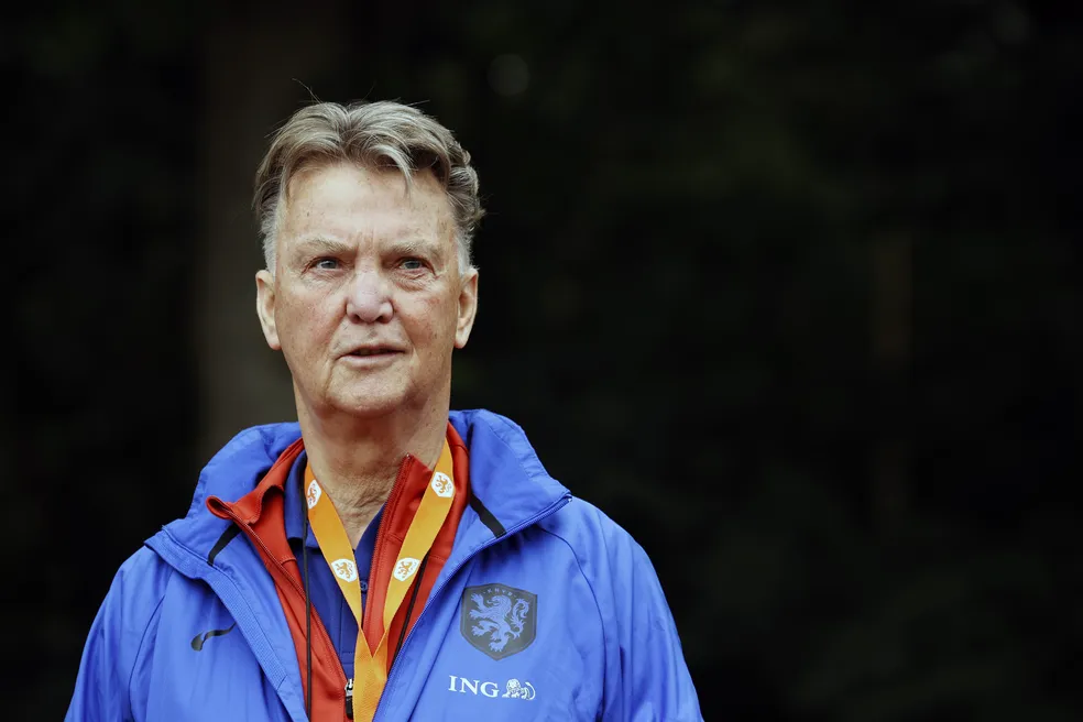 Treinador da Seleção Holandesa faz testes inesperados antes da Copa do Mundo