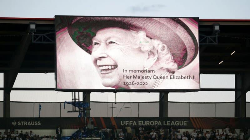 Morre Rainha Elizabeth II: clubes da Premier League prestam homenagem à Vossa Majestade