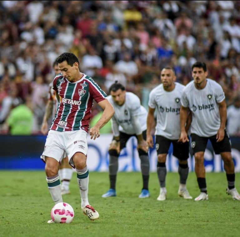 Fluminense x Botafogo empataram por 2x2 neste domingo (23), no Maracanã, em jogo válido pela 33ª rodada do Brasileirão Série A 2022. Confira os melhores momentos de Fluminense x Botafogo.