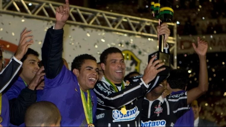 Com Ronaldo Fenômeno, Corinthians conquista o tri da Copa do Brasil