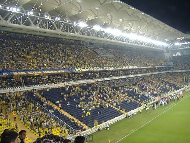 Fenerbahçe x Rennes onde assistir ao vivo, horário e escalação