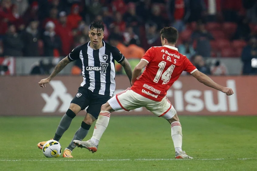 Botafogo x Internacional: onde assistir ao vivo, horário e escalações