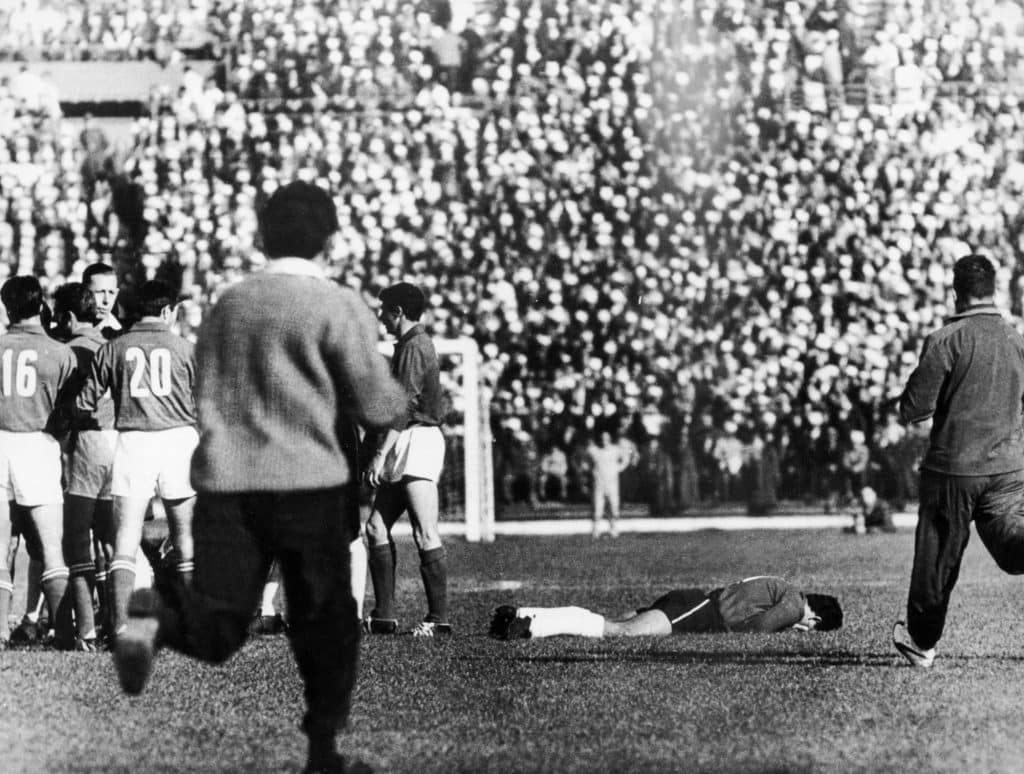 Histórias da Copa do Mundo: Batalha de Santiago, o jogo mais violento de todos os tempos (1962)