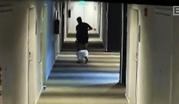 Jogadores acusados de praticar estupro coletivo foram flagrados por câmera do hotel