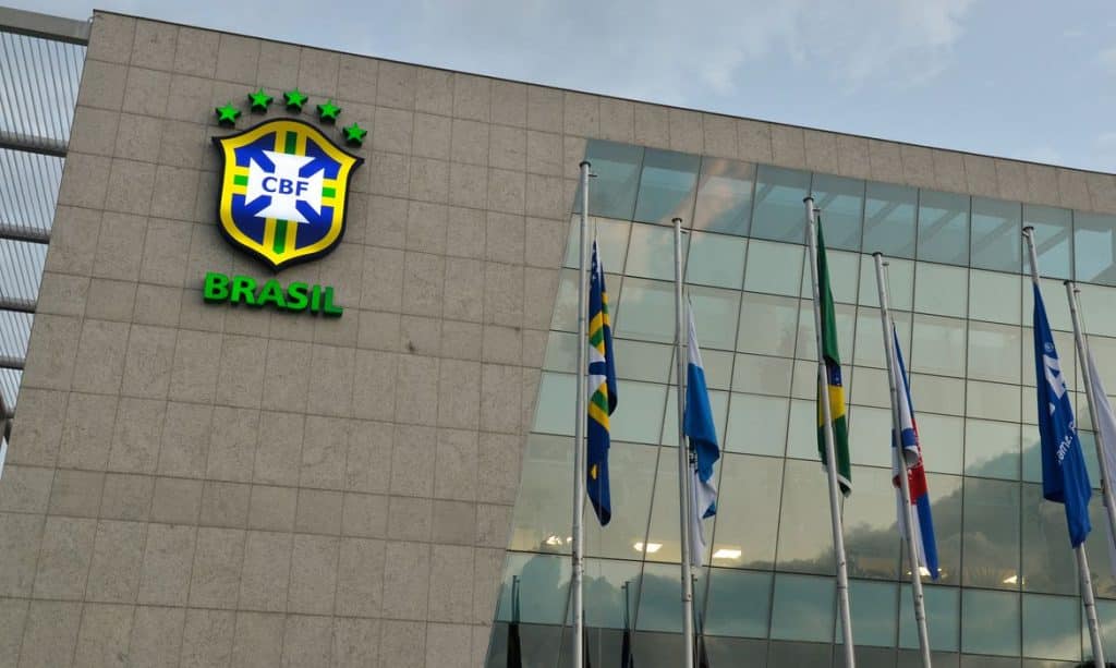 CBF e clubes aprovam aumento de número de estrangeiros