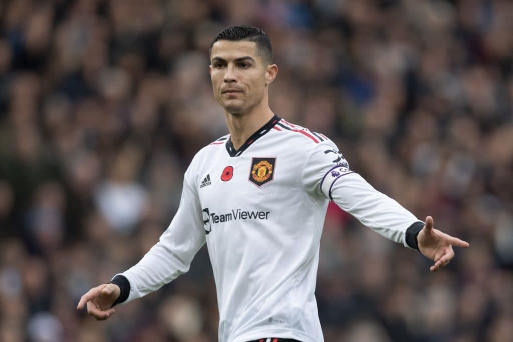 Cristiano Ronaldo critica Manchester United e técnico: “Não o respeito”