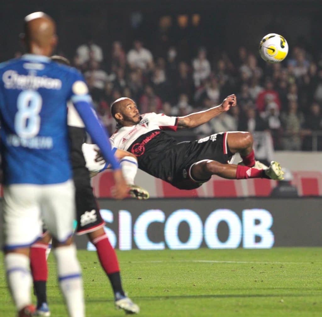 Destaque do São Paulo concorre a prêmio do Brasileirão