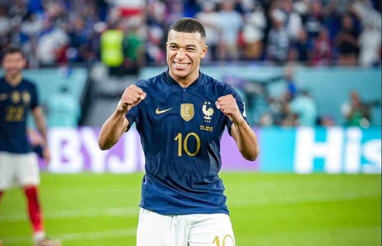 Kylian Mbappé se iguala a Lionel Messi, jogando apenas duas edições da Copa do Mundo