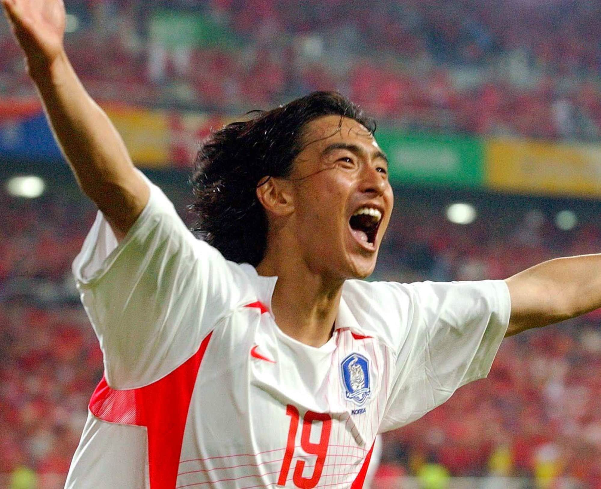 Ahn Jung-Hwan celebra seu "gol de ouro" em partida contra a Itália na Copa do Mundo de 2002. Foto: Icon Sport