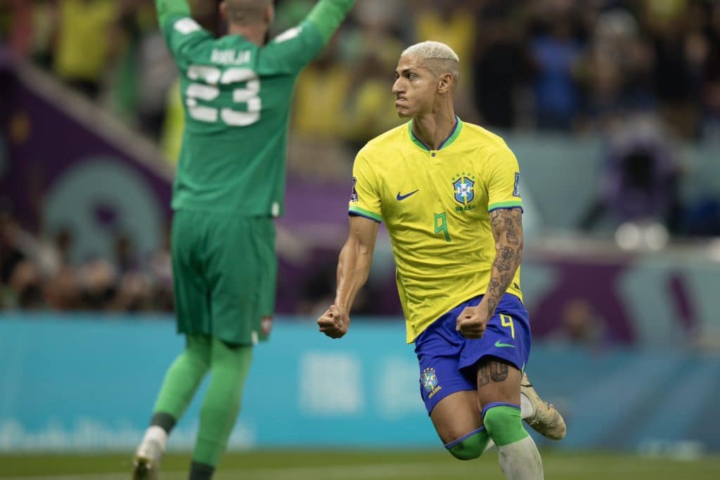 Mundo se rende em elogios a performance de Richarlison na estreia da Copa do Mundo