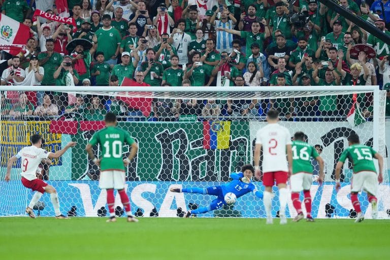 Ochoa defende pênalti e México x Polônia acaba empatado: confira os melhores momentos
