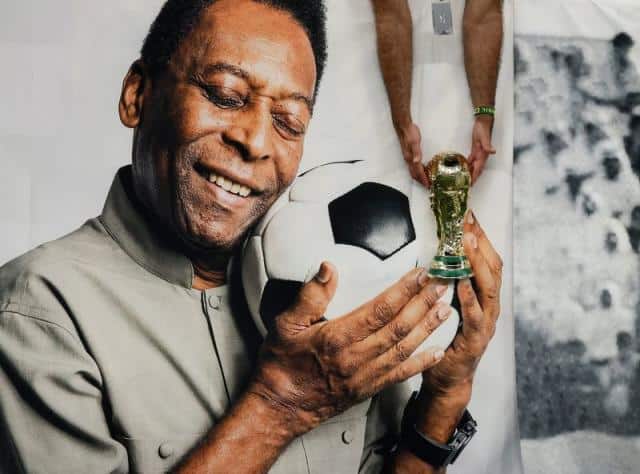 Conmebol chama Ronaldo e grupo do penta, mas só argentinos homenageiam Pelé