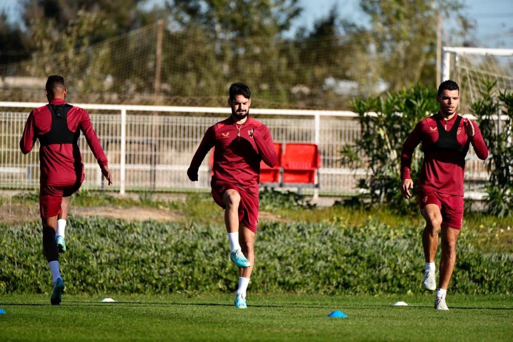 Sevilla oficializa o fim do contrato com Isco