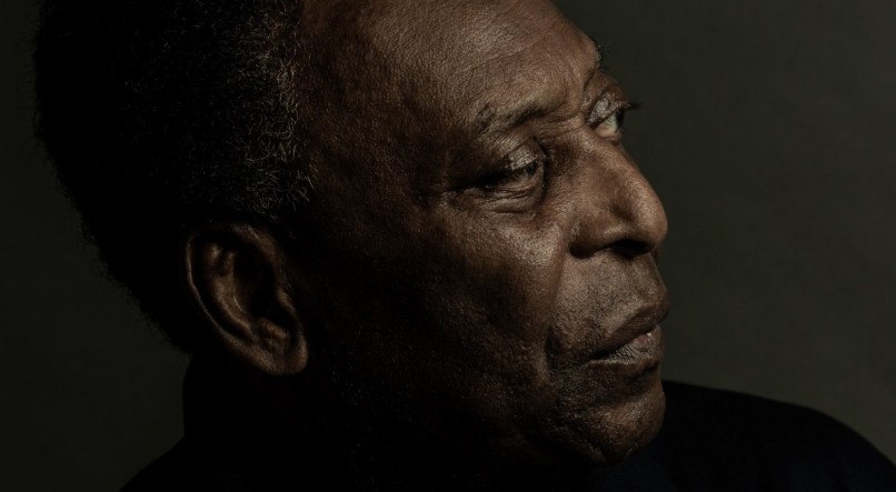 Torcida organizada do Santos convida para vigília por recuperação de Pelé