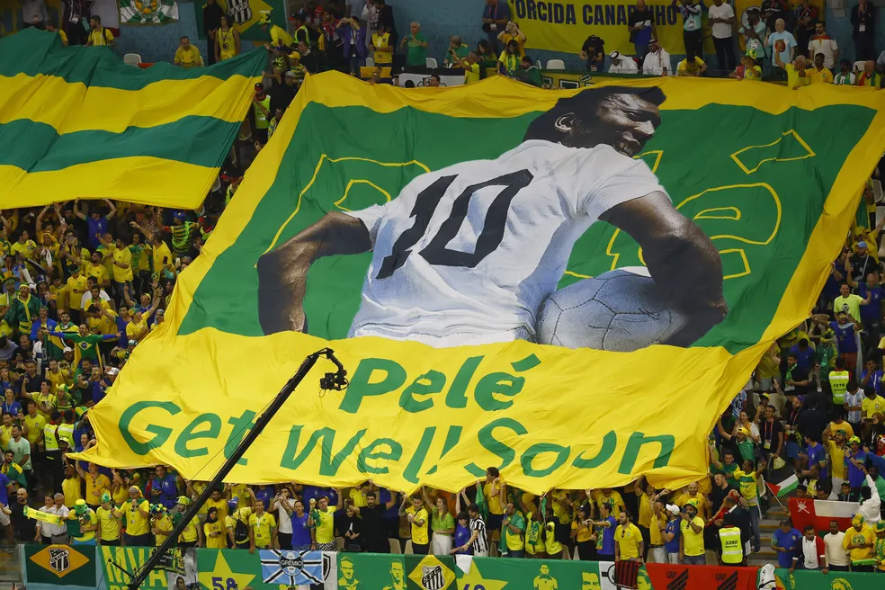Pelé recebe mensagens de apoio após internar no hospital Albert Einstein