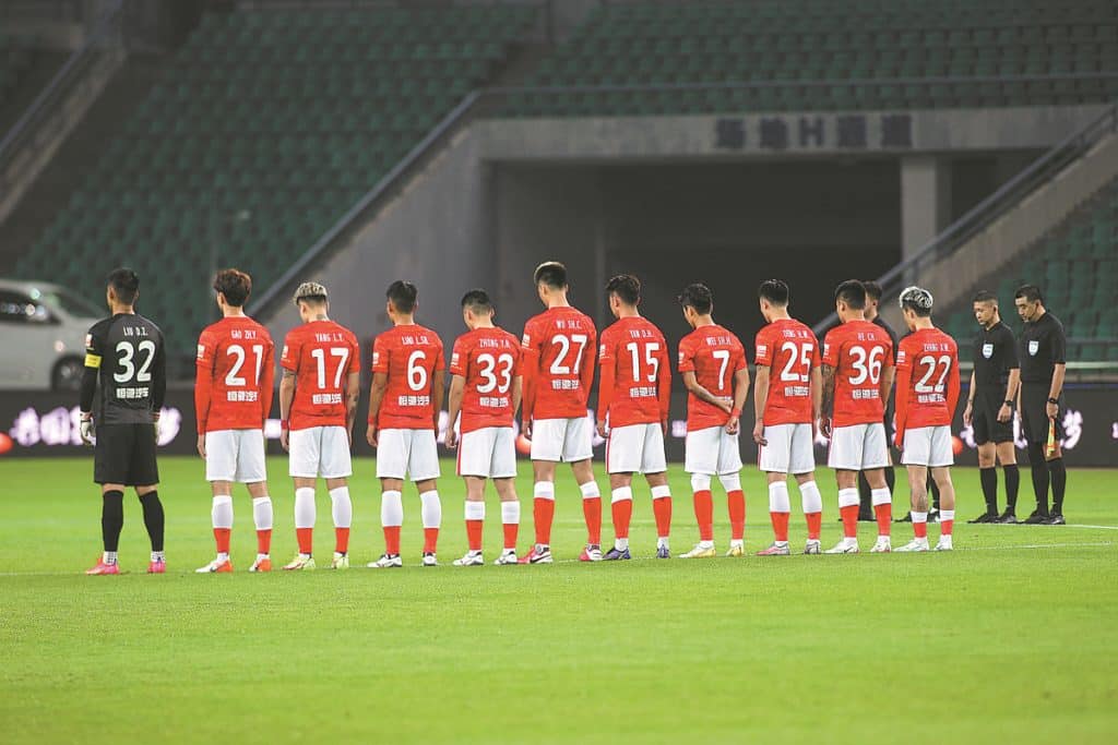 Clube bilionário da China é rebaixado após temporada caótica