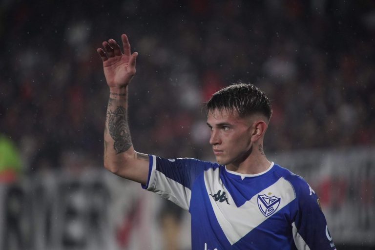 Vasco faz oferta milionária por jovem atacante do Vélez