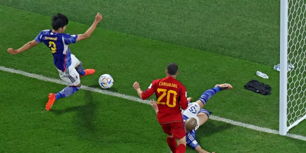 A polêmica jogada do segundo gol do Japão contra a Espanha na Copa do Mundo de 2022