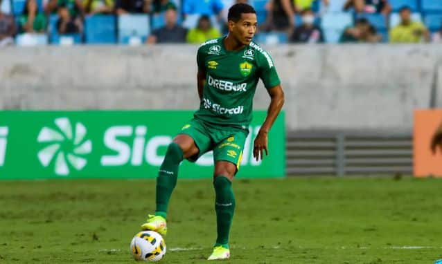 Santos encaminha contratação de jogador ex-Flamengo