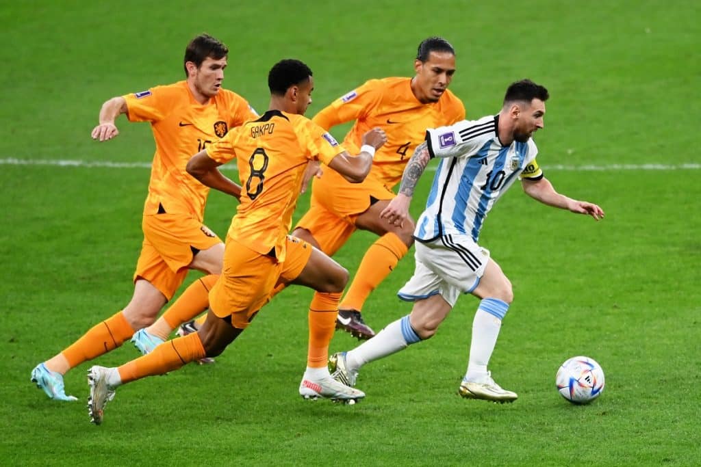 Lionel Messi é o jogador em atividade que mais sofre faltas na Copa do Mundo