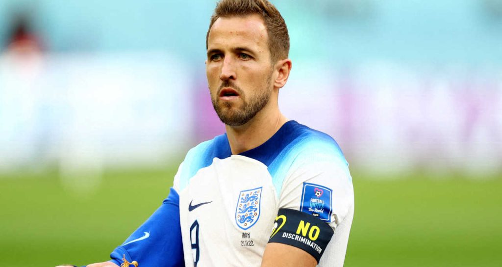 Harry Kane iguala recorde de ex-jogador do United na seleção da Inglaterra