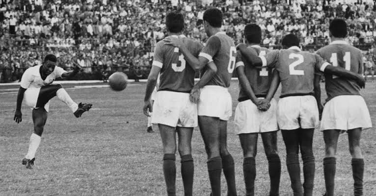 Clubes brasileiros homenageiam Pelé