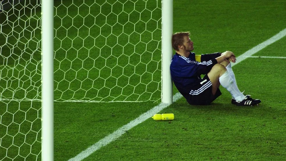 Kahn perdeu a final para o Brasil, mas foi eleito o melhor jogador da Copa de 2002