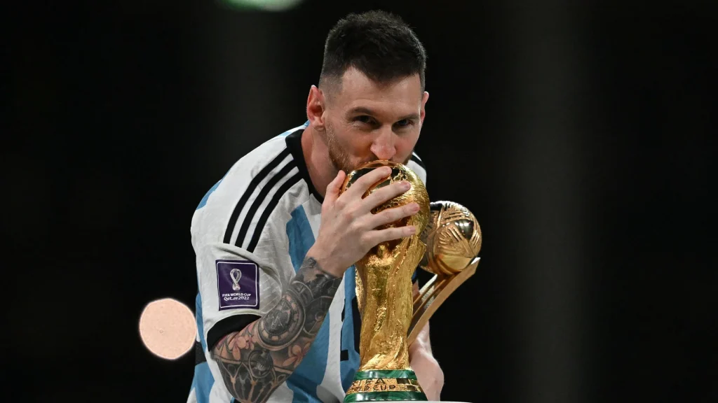 Messi afirma continuar a jogar pela Argentina após conquistar a Copa do Mundo no Catar