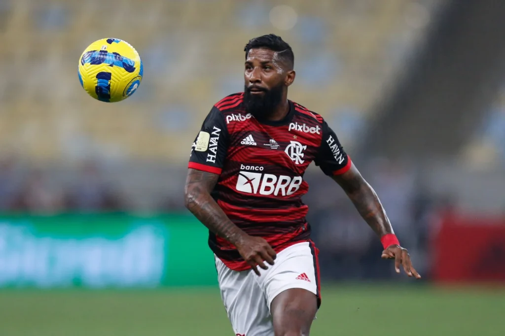 “Era cobrado por ele”, Rodinei fala da relação de craque do Flamengo com Jorge Jesus