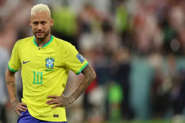 Neymar é destaque na imprensa por ausência em velório de Pelé