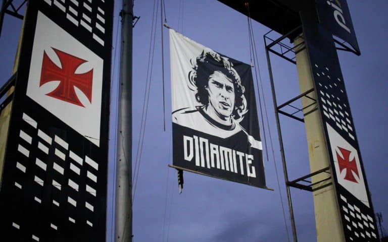 Eterno! Roberto Dinamite é homenageado antes da estreia do Vasco no Campeonato Carioca