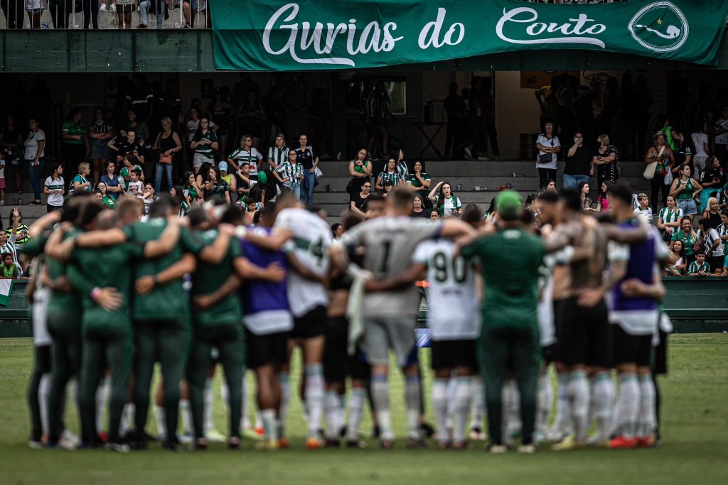 Gurias do Couto marca presença no jogo de estreia do Coritiba; confira