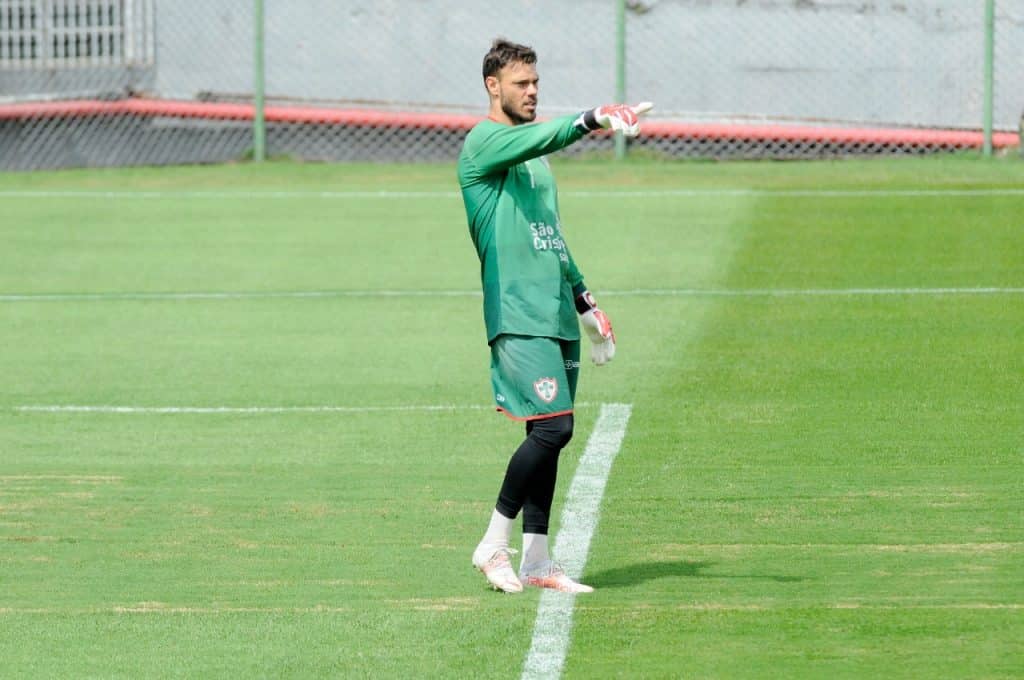 Goleiro Thomazella avalia início da Portuguesa e projeta partida contra o São Paulo