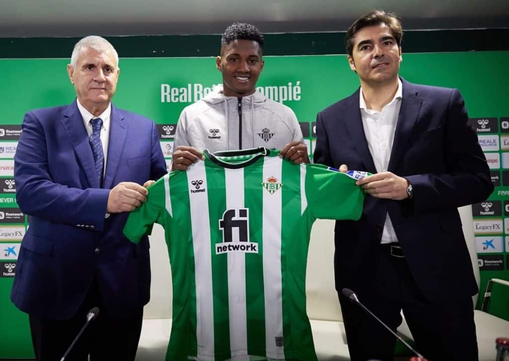 Real Betis anuncia contratação de jovem promessa ex-Athletico-PR
