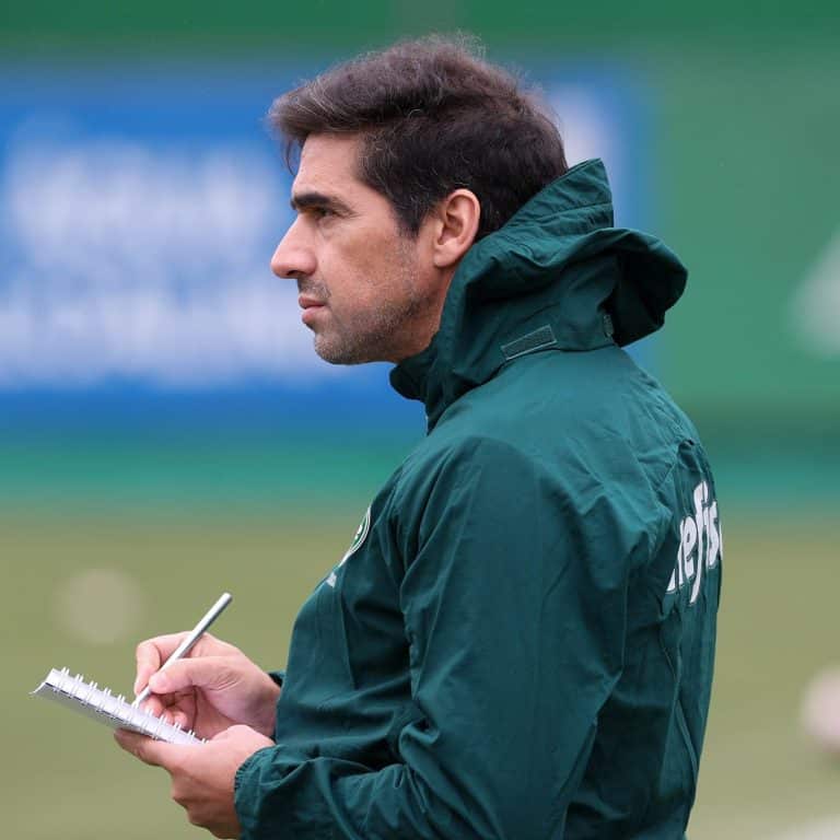 ‘Dirigir é posicionar-se’, comenta Abel Ferreira sobre a diretoria do Palmeiras