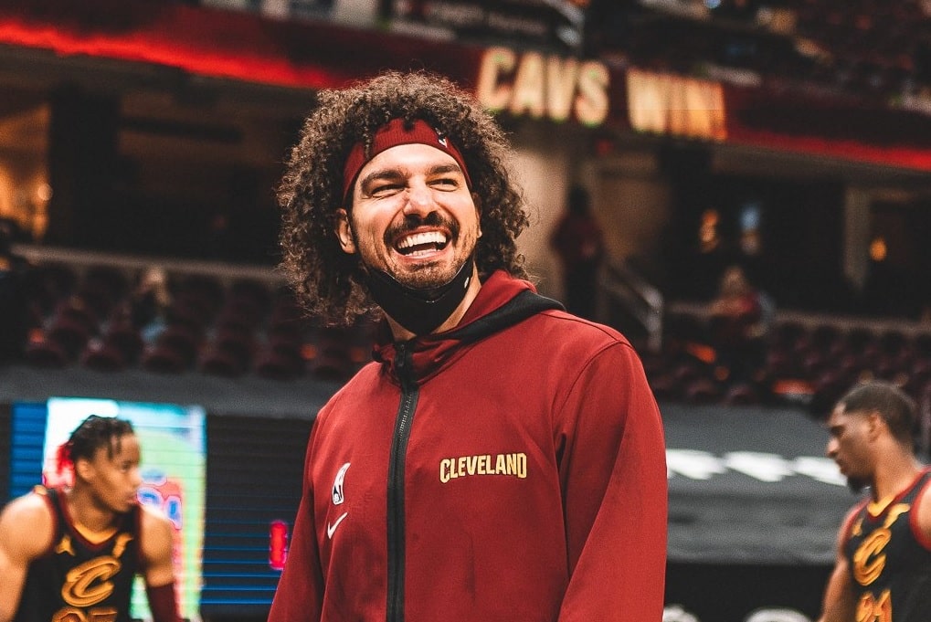 Cavaliers homenageia Anderson Varejão