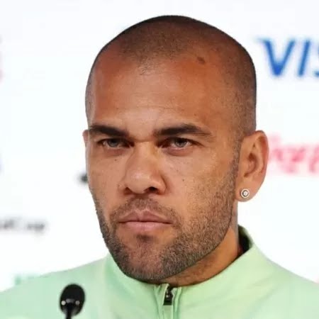 De volta para onde subiu? Grupo City cogita Daniel Alves no Bahia