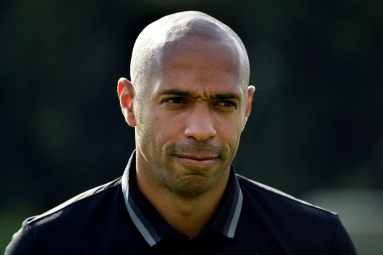 Ex-astro do Arsenal rebate alegações de que se candidatou ao cargo de treinador da Seleção belga de Futebol
