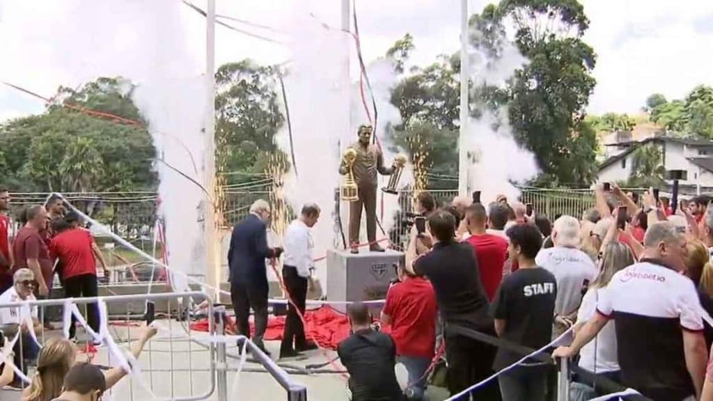 São Paulo inaugura estátua do mestre Telê Santana