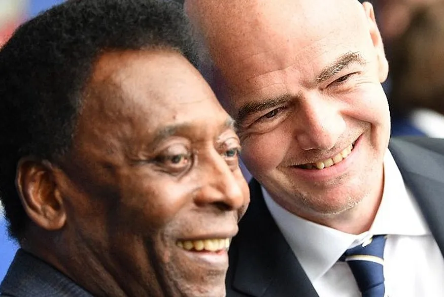 Em carta aberta, presidente da Fifa se despede de Pelé