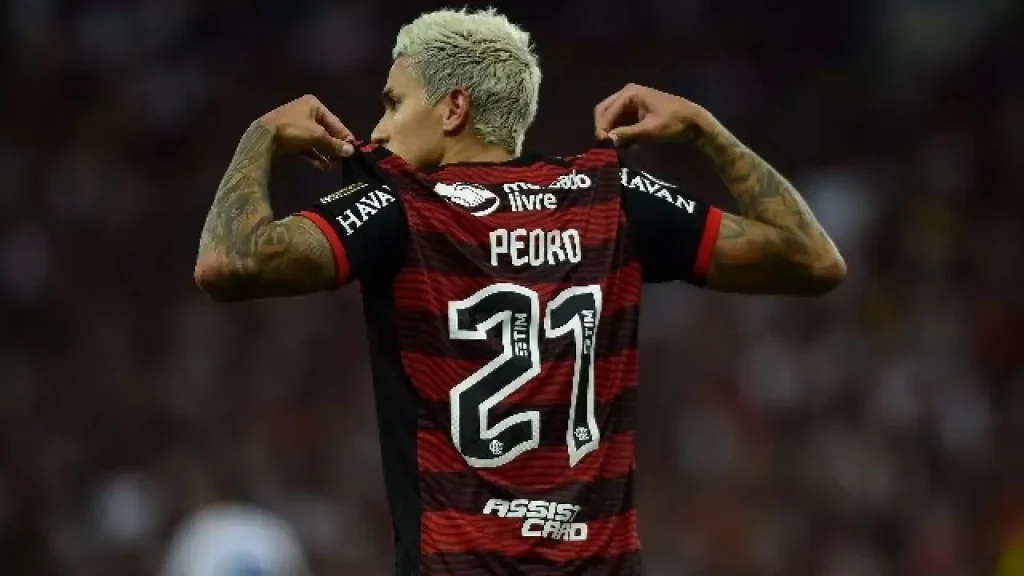 Pedro deixa de lado craque do Manchester City e elege melhores camisas 9 do mundo