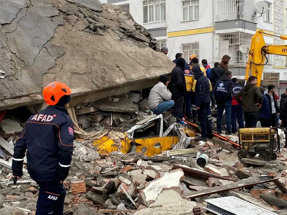 Ex-jogador do Flamengo relata mobilização da população da Turquia após terremoto