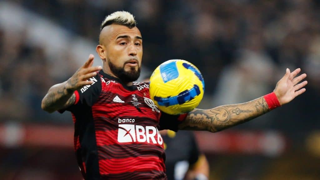 “Não está feliz no Flamengo?”: Ídolo do clube responde polêmica de Vidal, confira