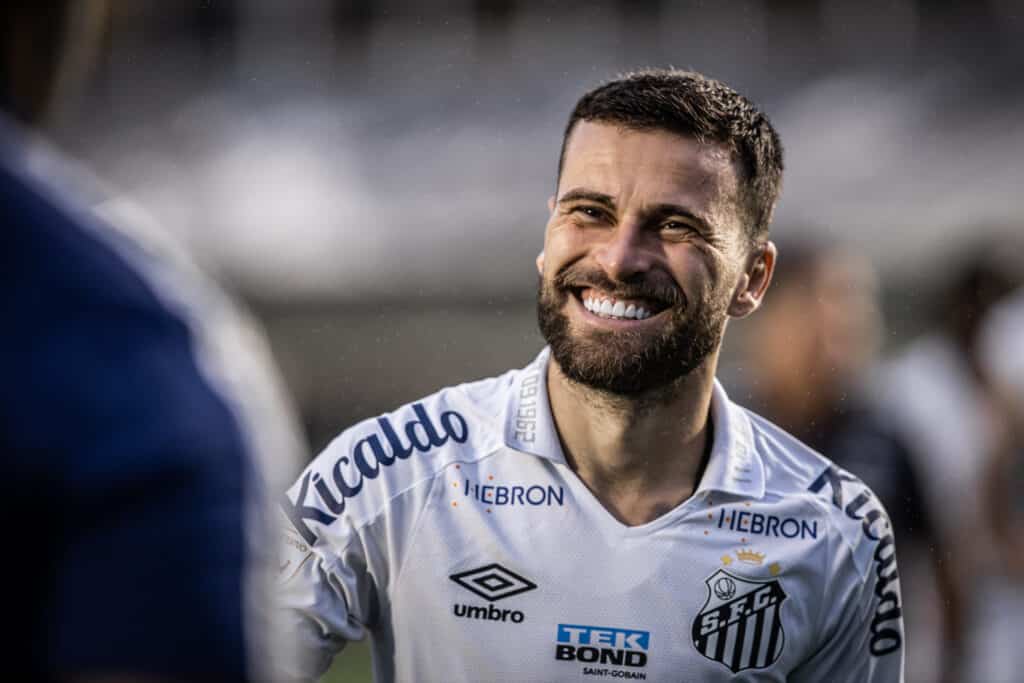Lucas Lima brilha com a camisa do Santos, confira detalhes