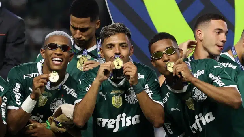 O bom filho a casa torna! Palmeiras contrata atacante que foi da base do Verdão