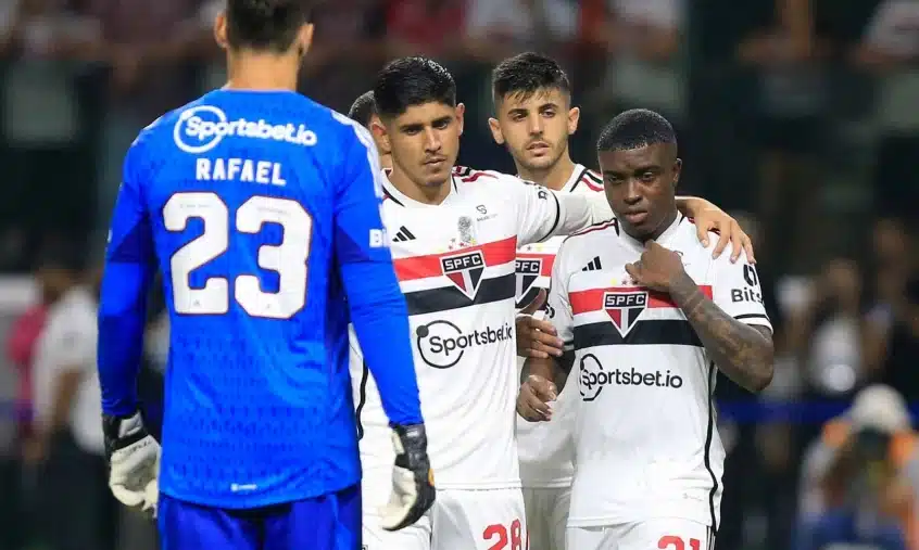 Neto provoca e diz que eliminação do São Paulo é muito mais vergonhosa